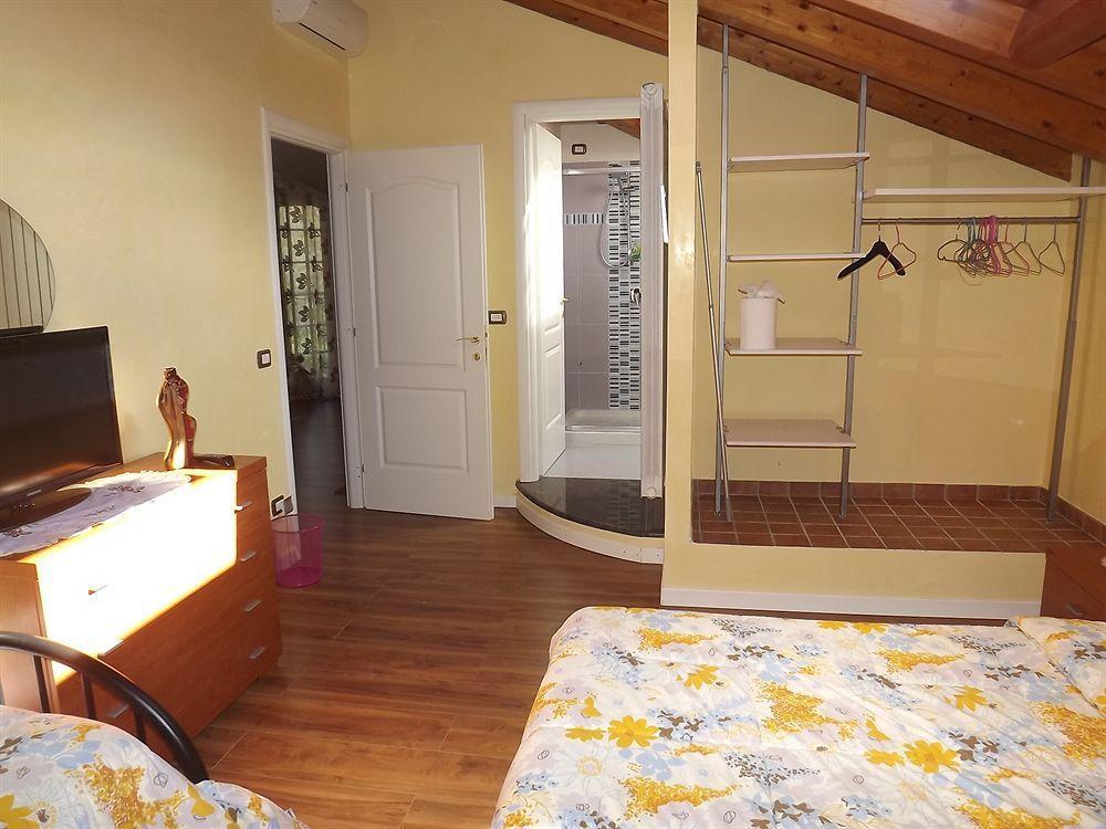 Il Gelsomino Bed & Breakfast Ferno Dış mekan fotoğraf