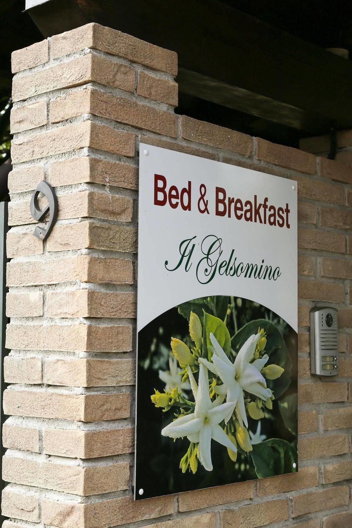 Il Gelsomino Bed & Breakfast Ferno Dış mekan fotoğraf