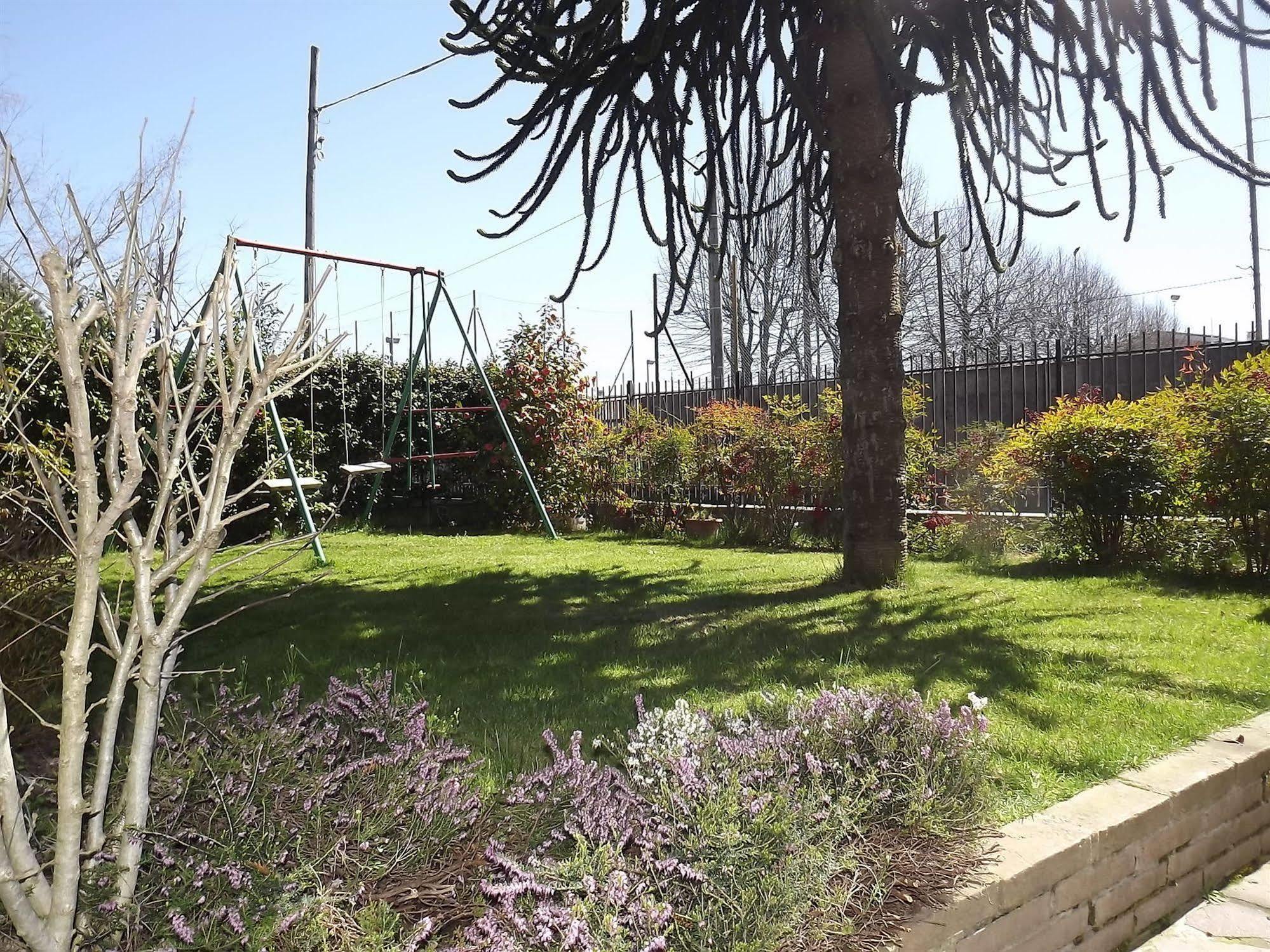 Il Gelsomino Bed & Breakfast Ferno Dış mekan fotoğraf